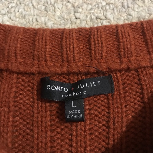 Red sweater - Picture 5 of 5